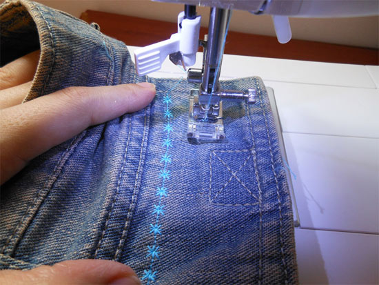 Customizando bolso da calça jeans com ponto decorativo